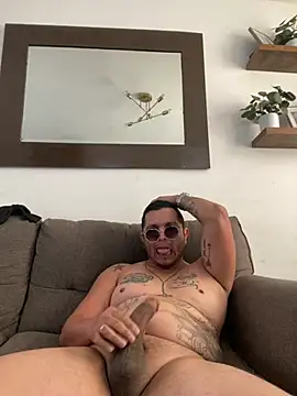 HOTB0Y18 online show from 03-26-26, 07:23