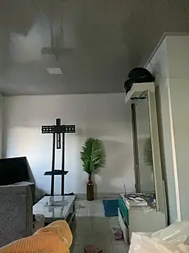 Snapshot of emiiross chatting on 07-25-26, 11:00 emiiross online show from 07-25-26, 11:00