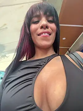 Snapshot of MonserratJons01 chatting on 06-23-26, 08:29 MonserratJons01 online show from 06-23-26, 08:29