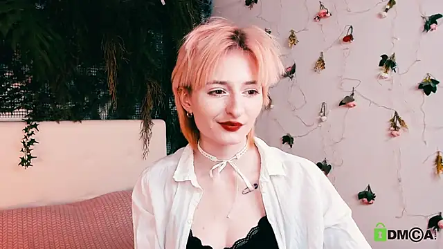 Kira  Cutie online show from 04-24-26, 08:33