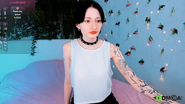 Kira  Cutie online show from 06-04-26, 09:52