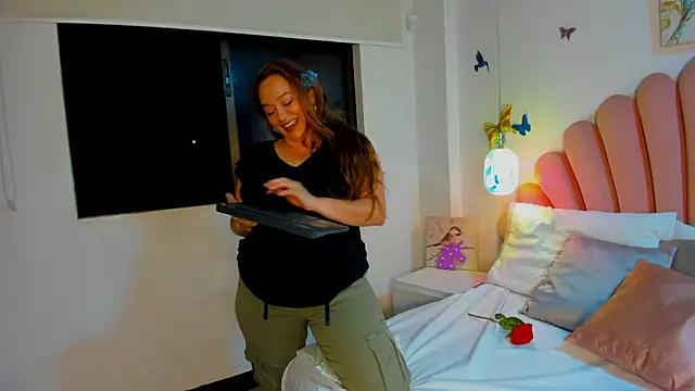 SabrinaVantress online show from 06-25-26, 04:21