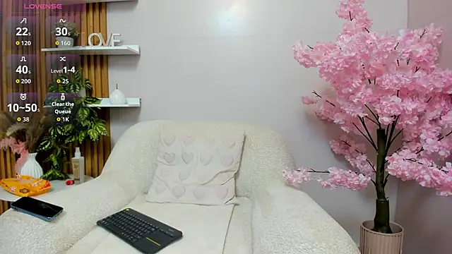 Maiasweet  online show from 03-25-26, 02:23