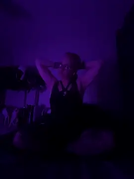 LizzieZ1975 online show from 06-12-26, 01:03