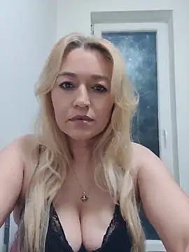 Snapshot of LexaVelure chatting on 04-16-26, 07:58 LexaVelure online show from 04-16-26, 07:58