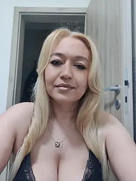 Snapshot of LexaVelure chatting on 05-25-26, 07:23 LexaVelure online show from 05-25-26, 07:23