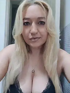 Snapshot of LexaVelure chatting on 05-20-26, 08:28 LexaVelure online show from 05-20-26, 08:28