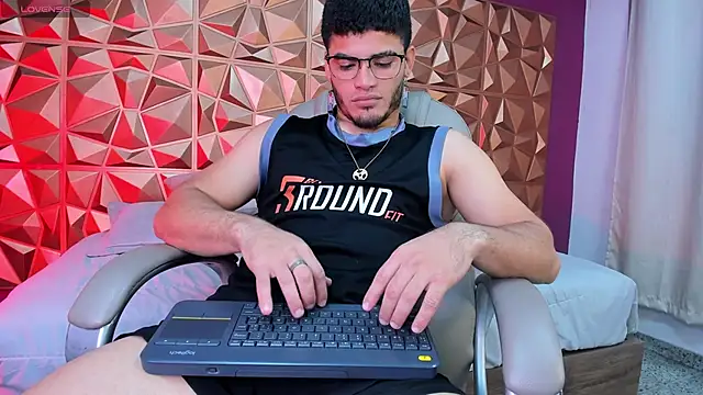 DanteTargaryen online show from 04-16-26, 02:56