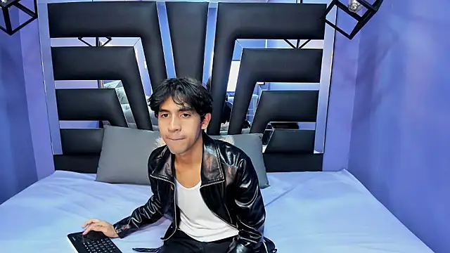  ArchieBlu  online show from 03-22-26, 03:21