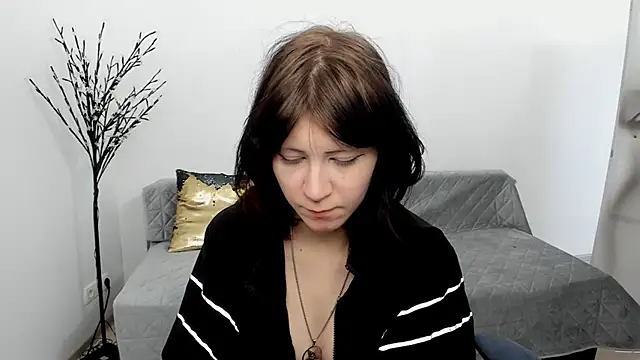 Frau Emma online show from 04-15-26, 01:15