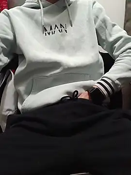 Snapshot of Skinboy06 chatting on 03-22-26, 05:47 Skinboy06 online show from 03-22-26, 05:47