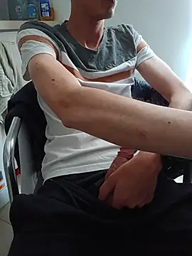 Skinboy06 online show from 06-07-26, 01:16