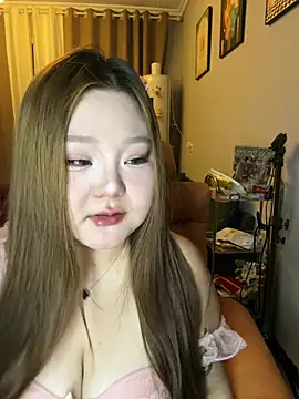Snapshot of MIJ44445555 chatting on 07-04-26, 06:23 MIJ44445555 online show from 07-04-26, 06:23