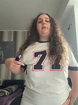 Snapshot of CurlyMaddie chatting on 07-19-26, 10:01 CurlyMaddie online show from 07-19-26, 10:01