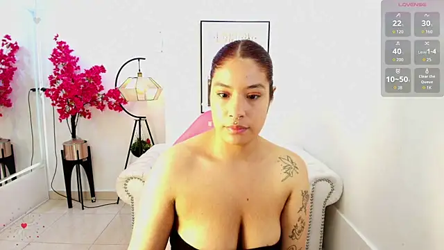 Snapshot of Natalia_cartier chatting on 06-04-26, 03:33 Natalia cartier online show from 06-04-26, 03:33