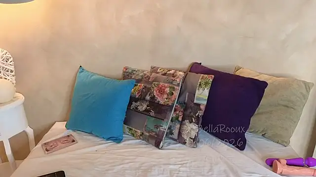Snapshot of BellaRouxxx chatting on 06-11-26, 12:57 BellaRouxxx online show from 06-11-26, 12:57