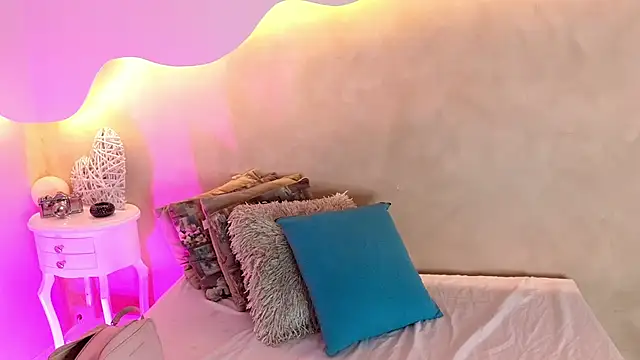 BellaRouxxx online show from 05-09-26, 12:30