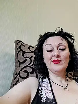 HelgaDennis online show from 05-31-26, 06:19
