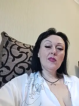 HelgaDennis online show from 06-16-26, 05:40