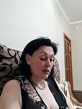 HelgaDennis online show from 05-18-26, 06:23