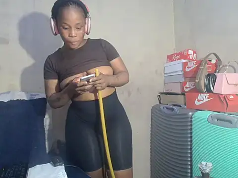 Lindabee200 online show from 05-14-26, 03:31