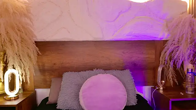 lara curly online show from 05-11-26, 10:16