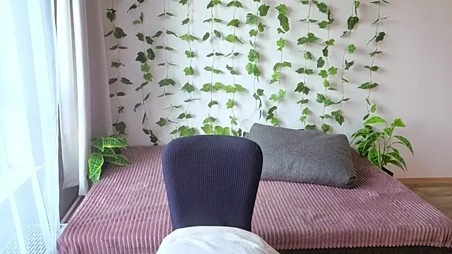 MonikFoxi online show from 05-13-26, 04:19