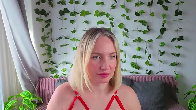 MonikFoxi online show from 04-03-26, 03:57
