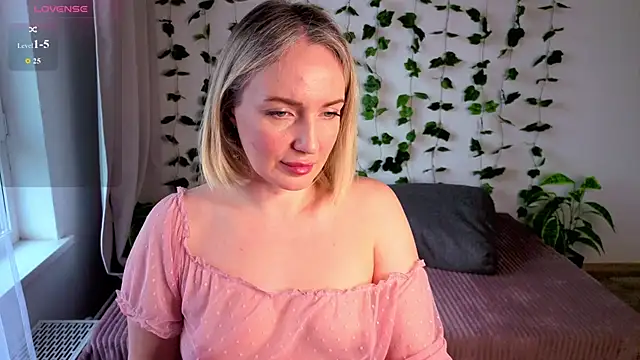 MonikFoxi online show from 05-04-26, 04:27