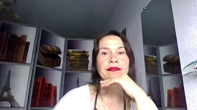 Selena Moo online show from 03-26-26, 07:45