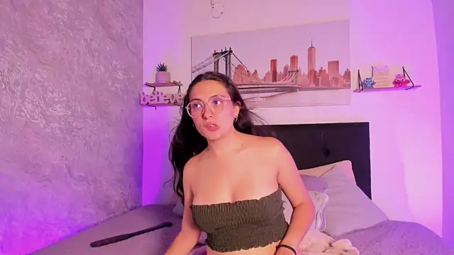 SofiaLujan  online show from 06-18-26, 11:54