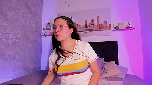 SofiaLujan  online show from 06-23-26, 11:36