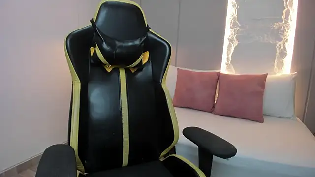 kira relish online show from 05-28-26, 01:57