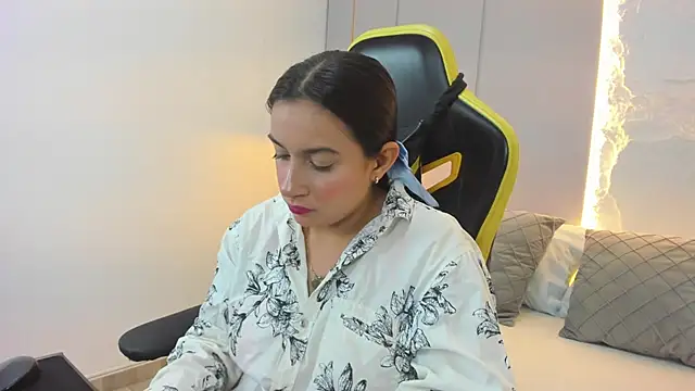 kira relish online show from 04-06-26, 11:33