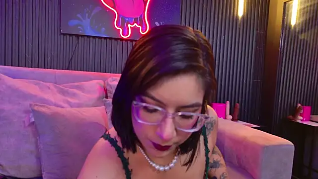 HannaMiller01  online show from 04-25-26, 08:06
