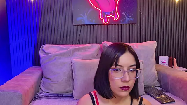 HannaMiller01  online show from 03-26-26, 07:45