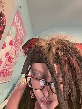 Snapshot of darlingvicuous chatting on 07-18-26, 06:11 darlingvicuous online show from 07-18-26, 06:11