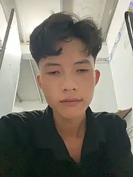 Nguyencuong1999 online show from 04-10-26, 07:48