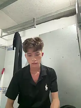 Nguyencuong1999 online show from 04-24-26, 04:47