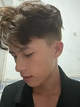 Nguyencuong1999 online show from 04-23-26, 04:41