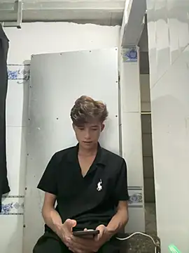 Nguyencuong1999 online show from 05-04-26, 05:22