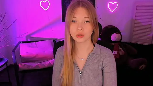 LunasFrost online show from 04-06-26, 04:52