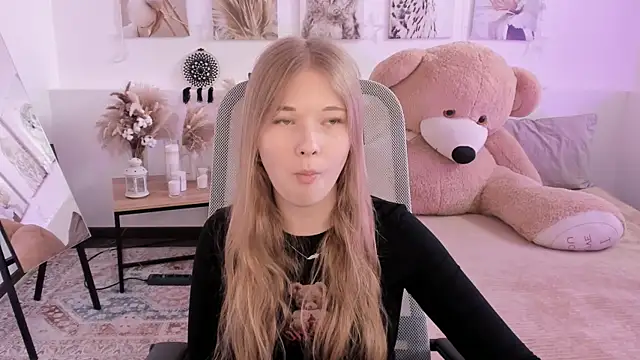 LunasFrost online show from 04-08-26, 08:16