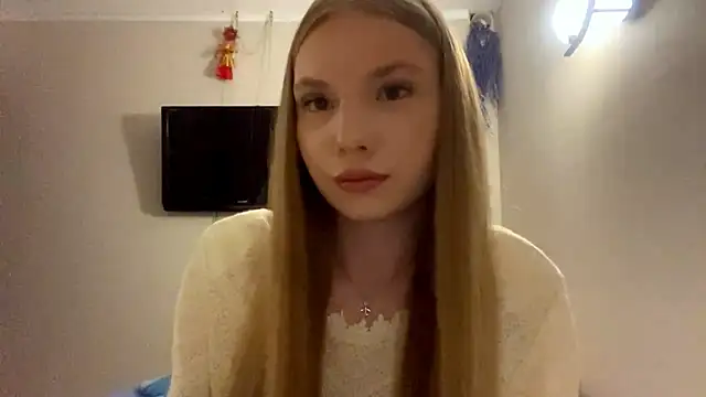 CarolineNine online show from 04-25-26, 03:09