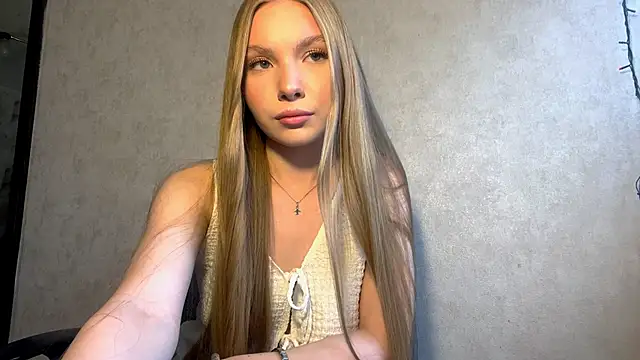CarolineNine online show from 04-05-26, 02:13