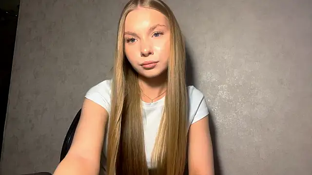 CarolineNine online show from 04-15-26, 03:38