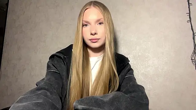 CarolineNine online show from 04-28-26, 04:22