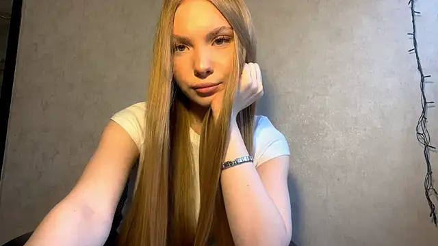 CarolineNine online show from 03-30-26, 02:18