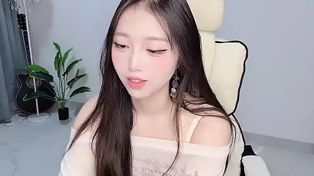 Yukiy8877 online show from 04-02-26, 09:49