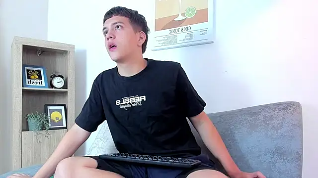 Snapshot of dennis_hills chatting on 03-27-26, 01:12 dennis hills online show from 03-27-26, 01:12